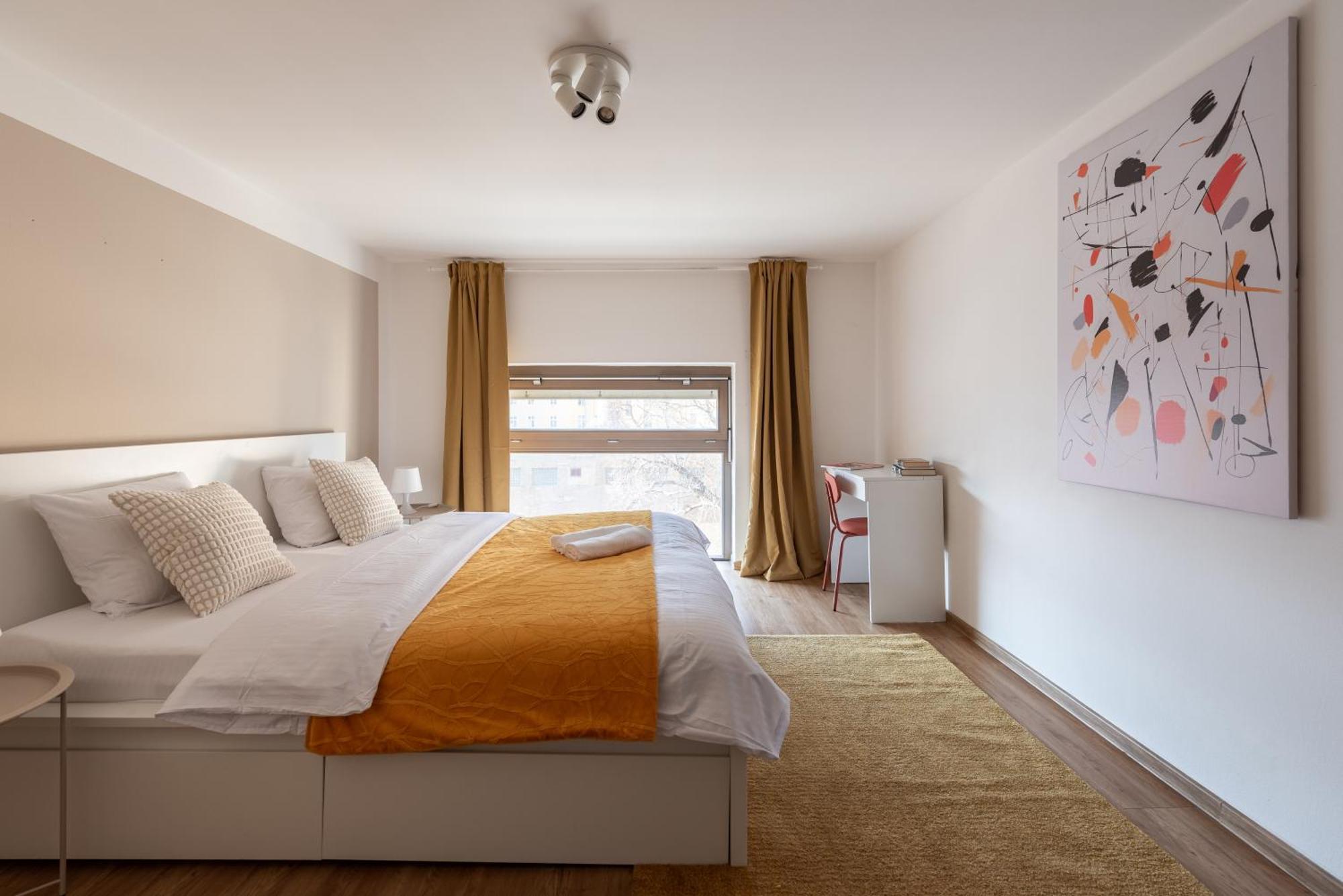 Deluxe With Balcony Near Center